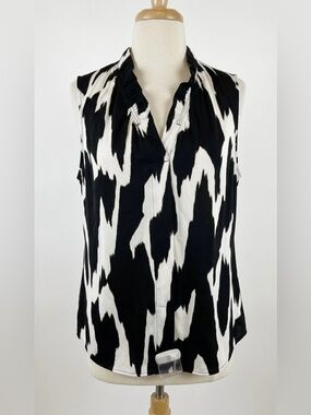 NIC+ZOE Black & White Sleeveless V-Neck Print Top